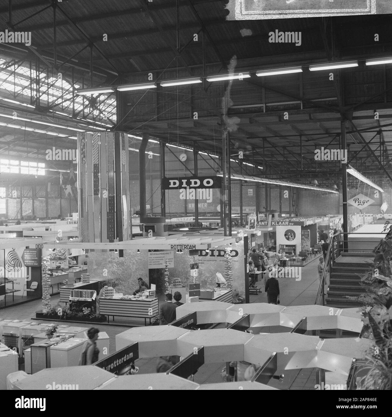 Achtzehnte internationale Verbrauchermesse Femina organisiert in den Rotterdam-Ahoy-Hallen Beschreibung: Messen, Ausstellungen Datum: 11. Oktober 1965 Standort: Rotterdam, Zuid-Holland Schlagwörter: Messen, Ausstellungen Datum: 11. Oktober 1965 Ort: Rotterdam, Zuid-Holland Ausstellungen Institutionenname: Parool, Stockfoto