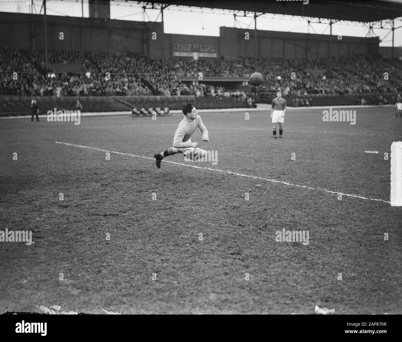Blau-weiß gegen ADO 2-1 Drittes Tor Datum: 15. Januar 1950 Schlüsselwörter: Tore Institution Name: ADO, blau-weiß Stockfoto