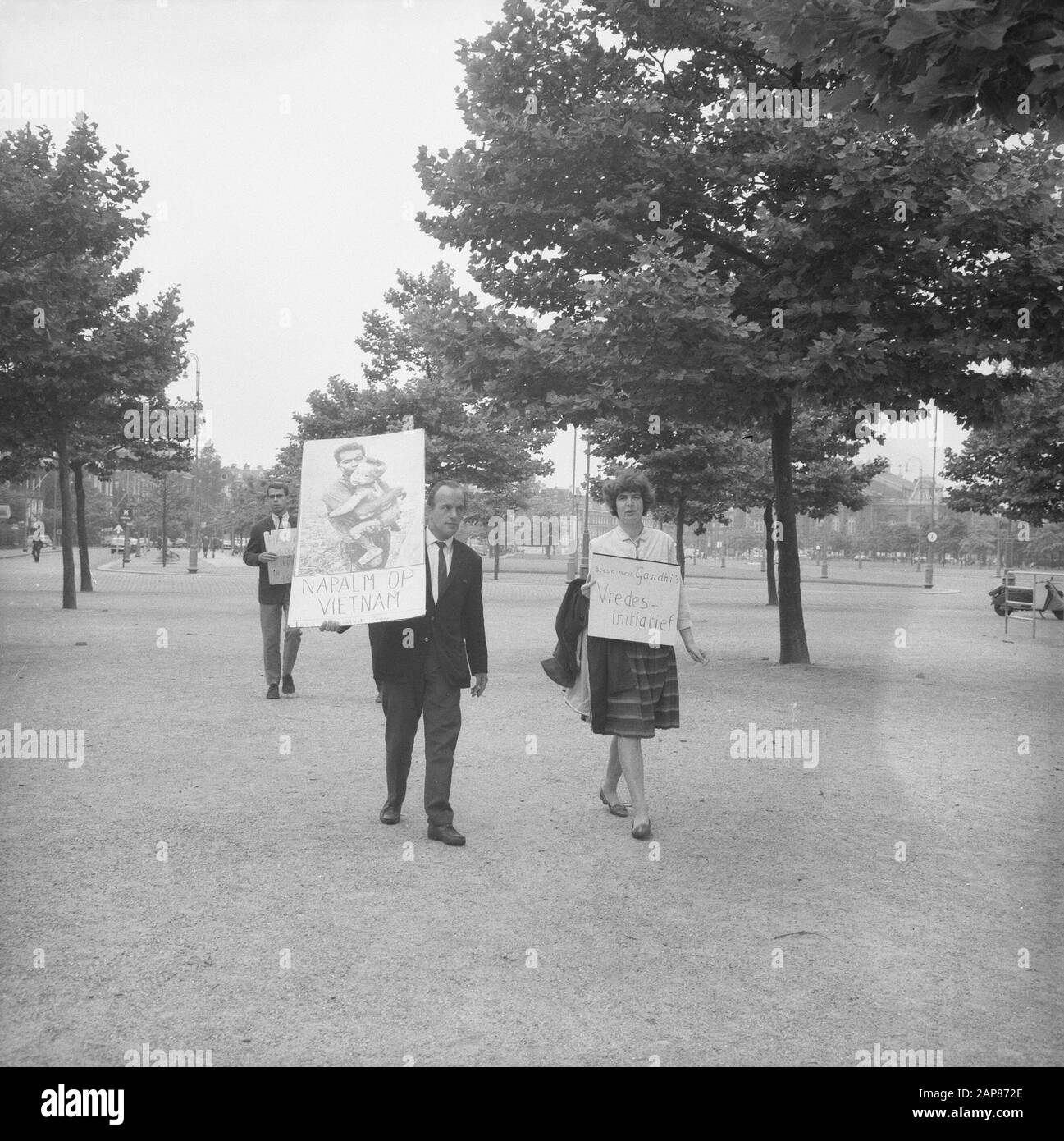 Demonstration gegen amerikanische Politik in Vietnam Datum: 10. Juli 1966 Schlüsselwörter: Demonstrationen, politisch Stockfoto