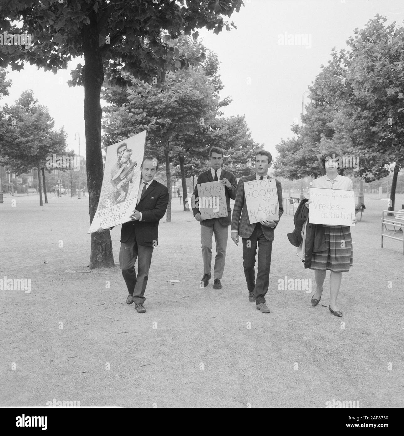 Demonstration gegen amerikanische Politik in Vietnam Datum: 10. Juli 1966 Schlüsselwörter: Demonstrationen, politisch Stockfoto