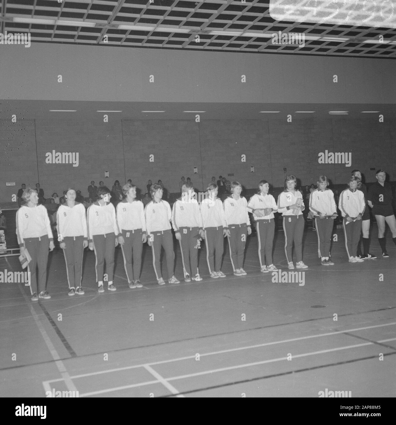 Handbalinterland Niederlande - Dänemark Beschreibung: Dänische Mannschaft Datum: 21. März 1971 Schlagwörter: Handball, Spieler, Sport Stockfoto