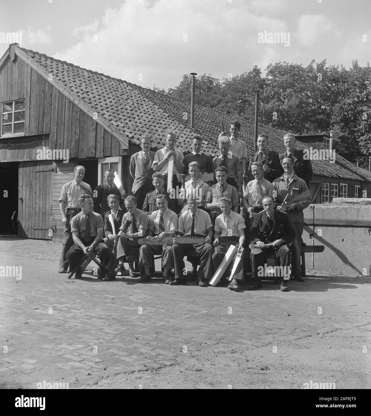 Arbeiter, Gebäude, Werkzeuge, Gruppenfotos Datum: Undatierte Schlüsselwörter: Arbeiter, Gebäude, Werkzeuge, Gruppenfotos Stockfoto