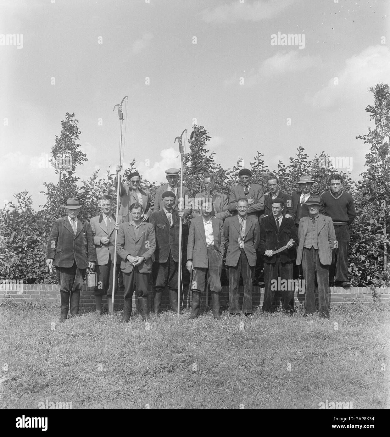 Forstwirtschaft, Arbeiter, Werkzeuge, Gruppenfotos Datum: Undatierte Stichwörter: Arbeiter, Forstwirtschaft, Werkzeuge, Gruppenfotos Stockfoto