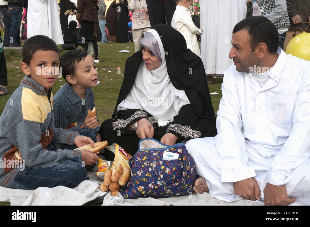 Menschen in Kairo, Ägypten: Eine Familie bei den jährlichen Eid al Adha-Feiern Stockfoto