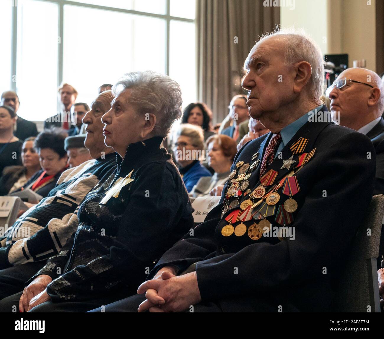 New York, Vereinigte Staaten. Januar 2020. Überlebende und Gäste nehmen an Der Eröffnung der Ausstellung zum 75. Jahrestag der Befreiung des Konzentrationslagers Auschwitz-Birkenau im UN-Hauptsitz Teil (Foto von Lev Radin/Pacific Press) Credit: Pacific Press Agency/Alamy Live News Stockfoto