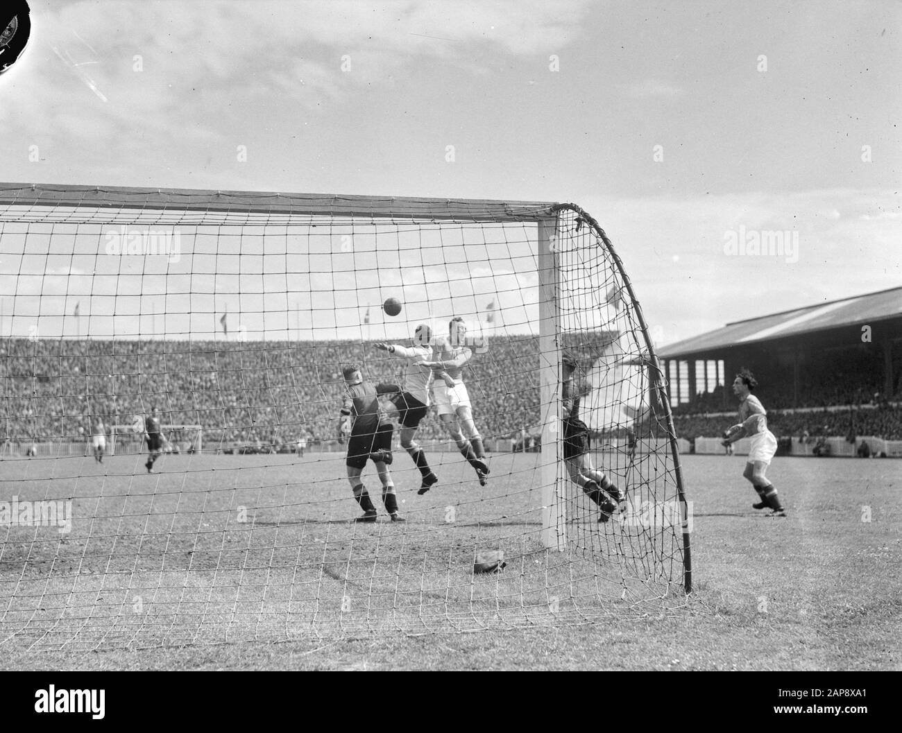 Belgisch-Nederland 2-2: Spielmoment für das belgische Tor Datum: 30. Mai 1946 Ort: Antwerpen Schlagwörter: International, Sport, Fußball Stockfoto