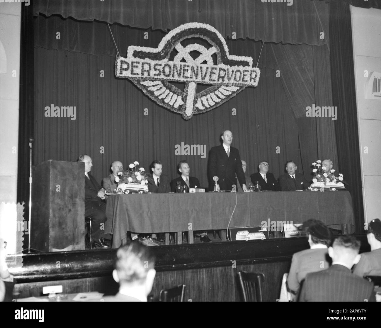 Kongress Personenverkehr in Amsterdam Datum: 29. Oktober 1951 Ort: Amsterdam, Noord-Holland Schlüsselwörter: Konferenzen, Personenverkehr Stockfoto