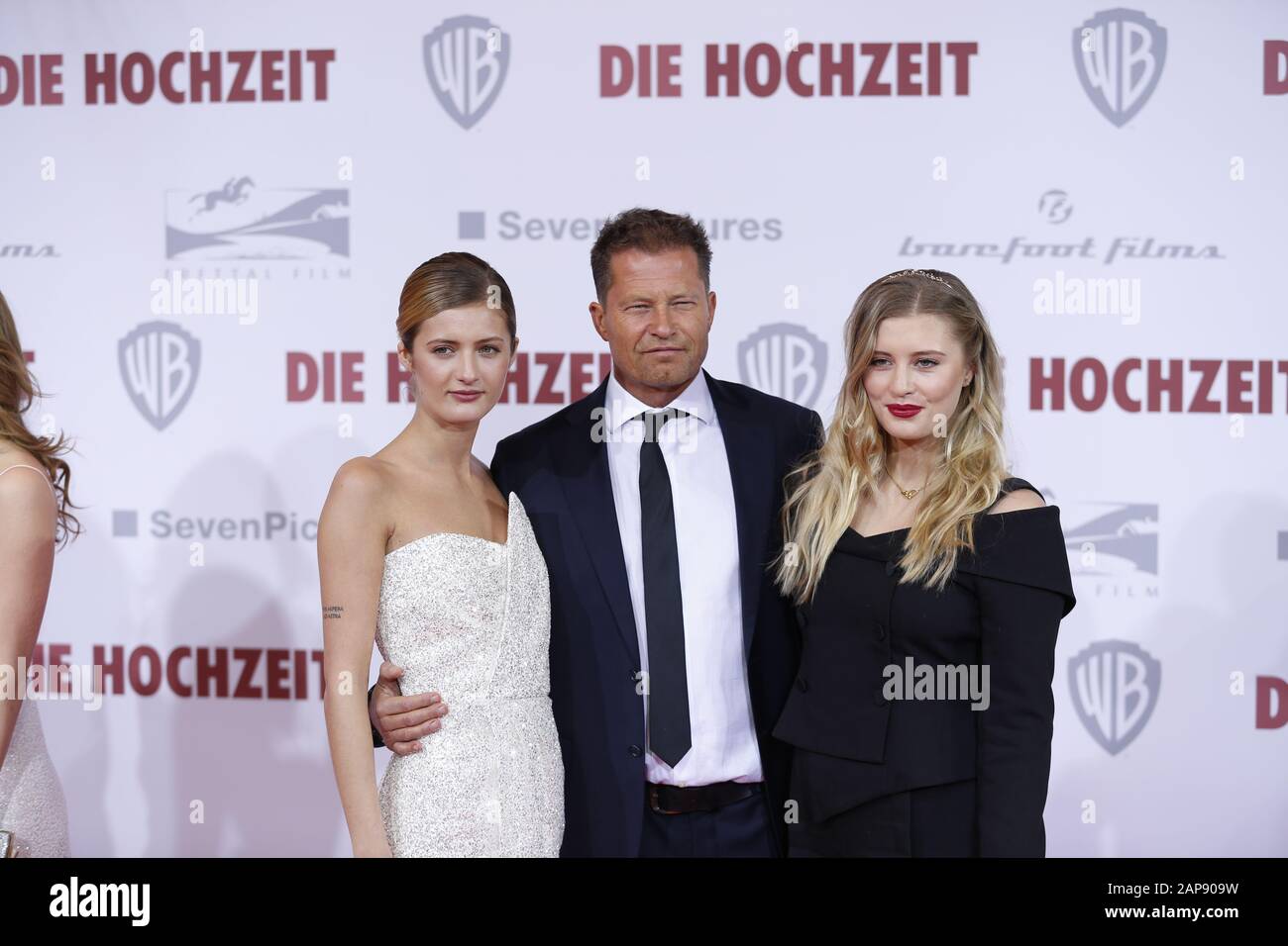 Berlin, Deutschland. Januar 2020. Berlin:Das Foto zeigt die Regisseur und Schauspieler Til Schweiger und Luna Schweiger und Lilli Schweiger auf dem roten Teppich vor dem Zoopalast. (Foto von Simone Kuhlmey/Pacific Press) Credit: Pacific Press Agency/Alamy Live News Stockfoto