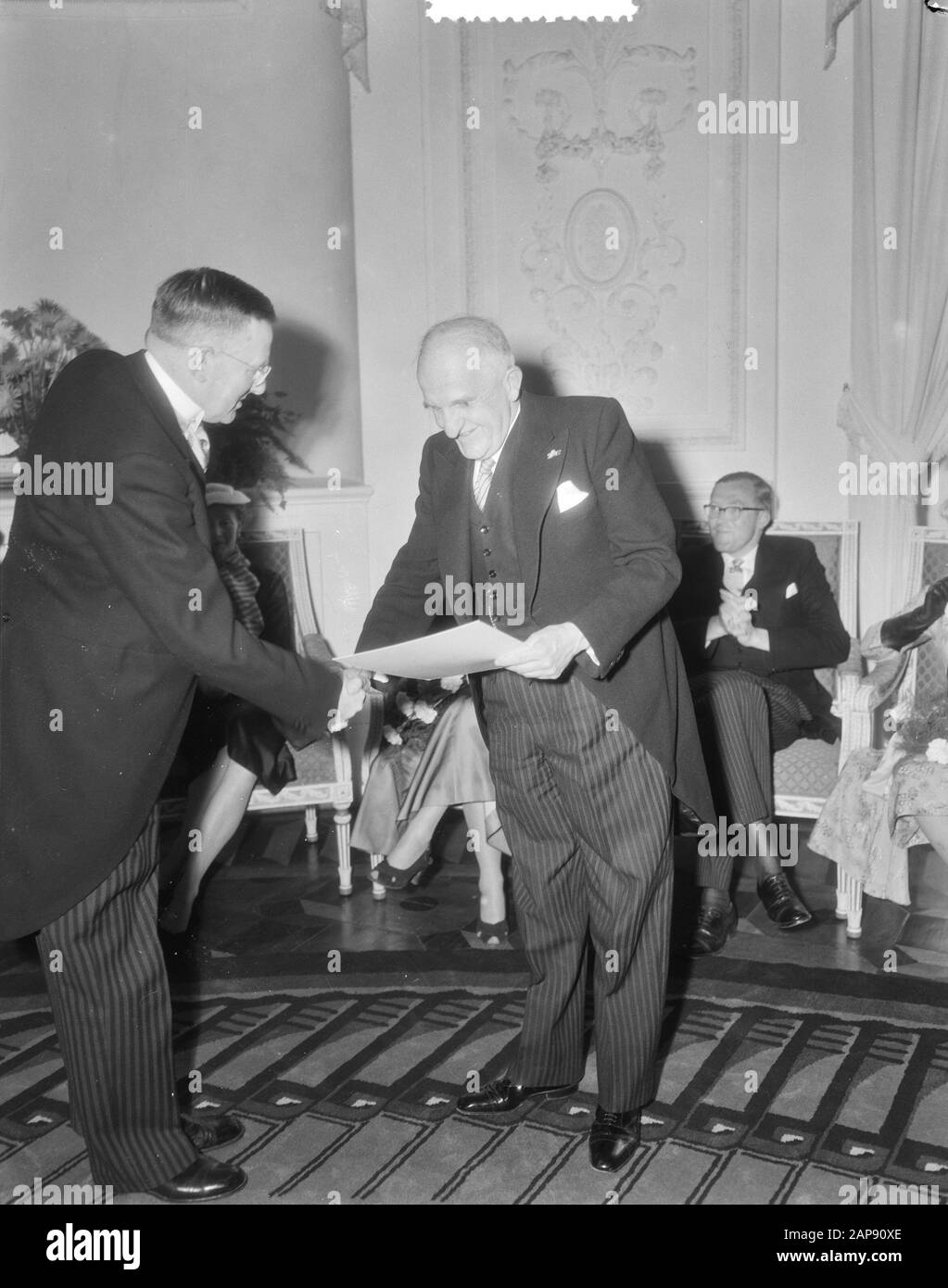 Fting Commissioner Koningin Noord Holland Baron J.E. de vos van Steenwijk Datum: 15. Juni 1954 Stockfoto