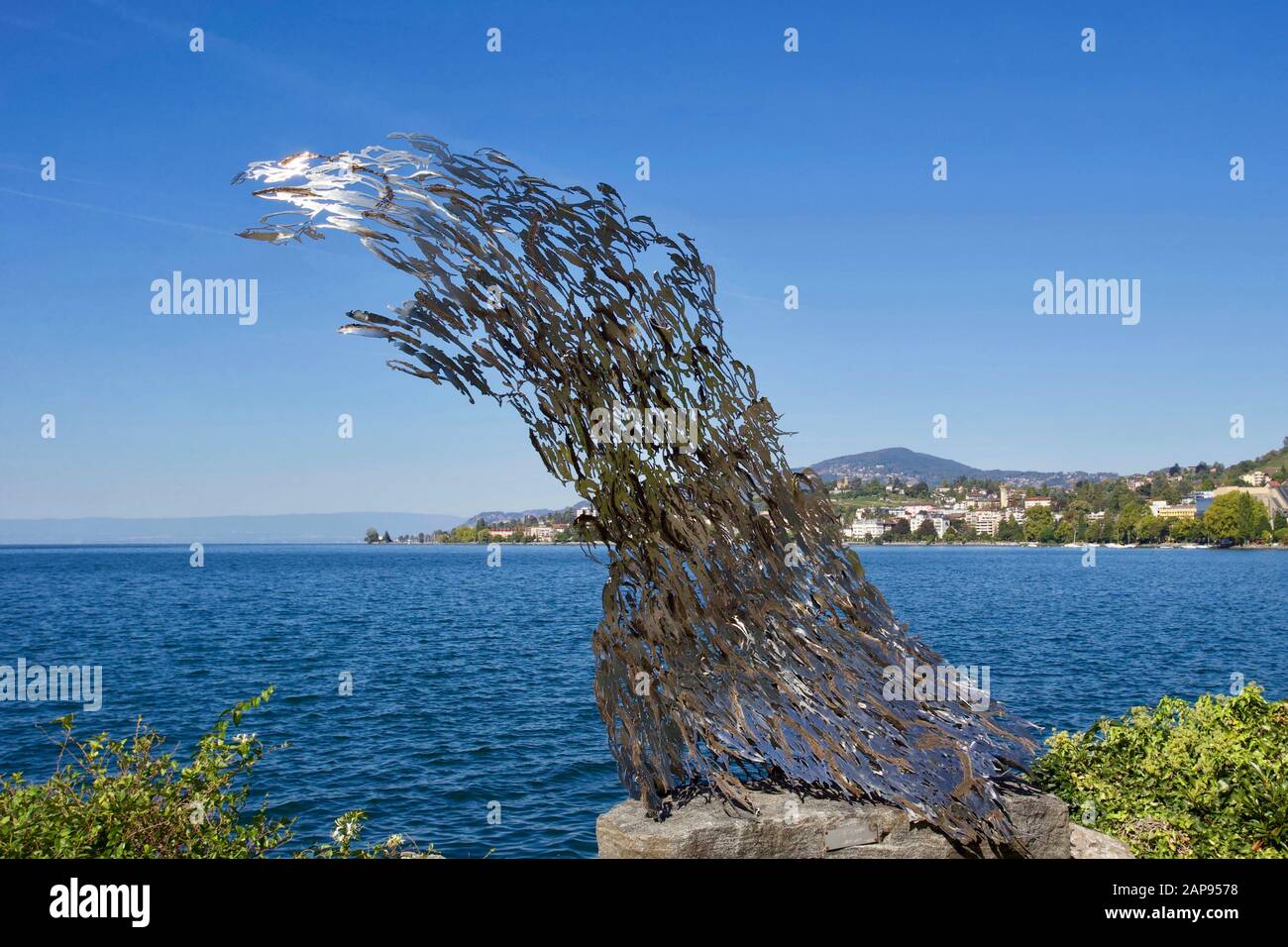 Über dem Meeresspiegel von P Albertelli & M Abbaldo. Genfersee, Montreux, Kanton Waadt, Schweiz. Stockfoto