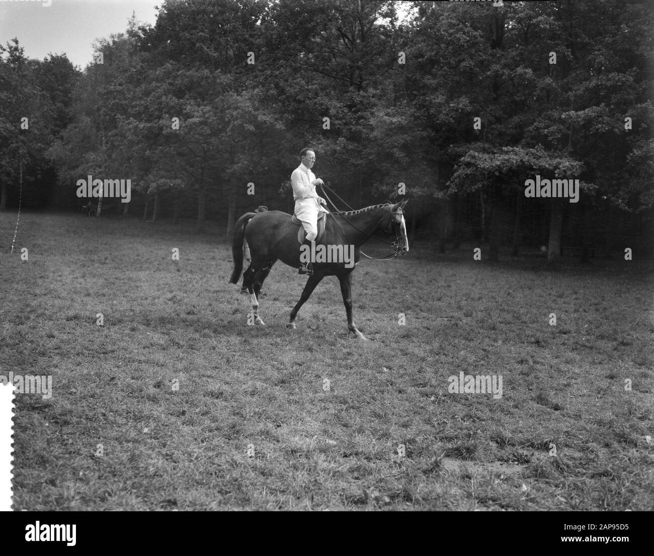 10. Internationaler Wettbewerb hippique in Rotterdam. Prinz Bernhard mit Arquebuse Datum: 30. August 1957 Ort: Rotterdam, Zuid-Holland Personenname: Bernhard, Fürst Stockfoto