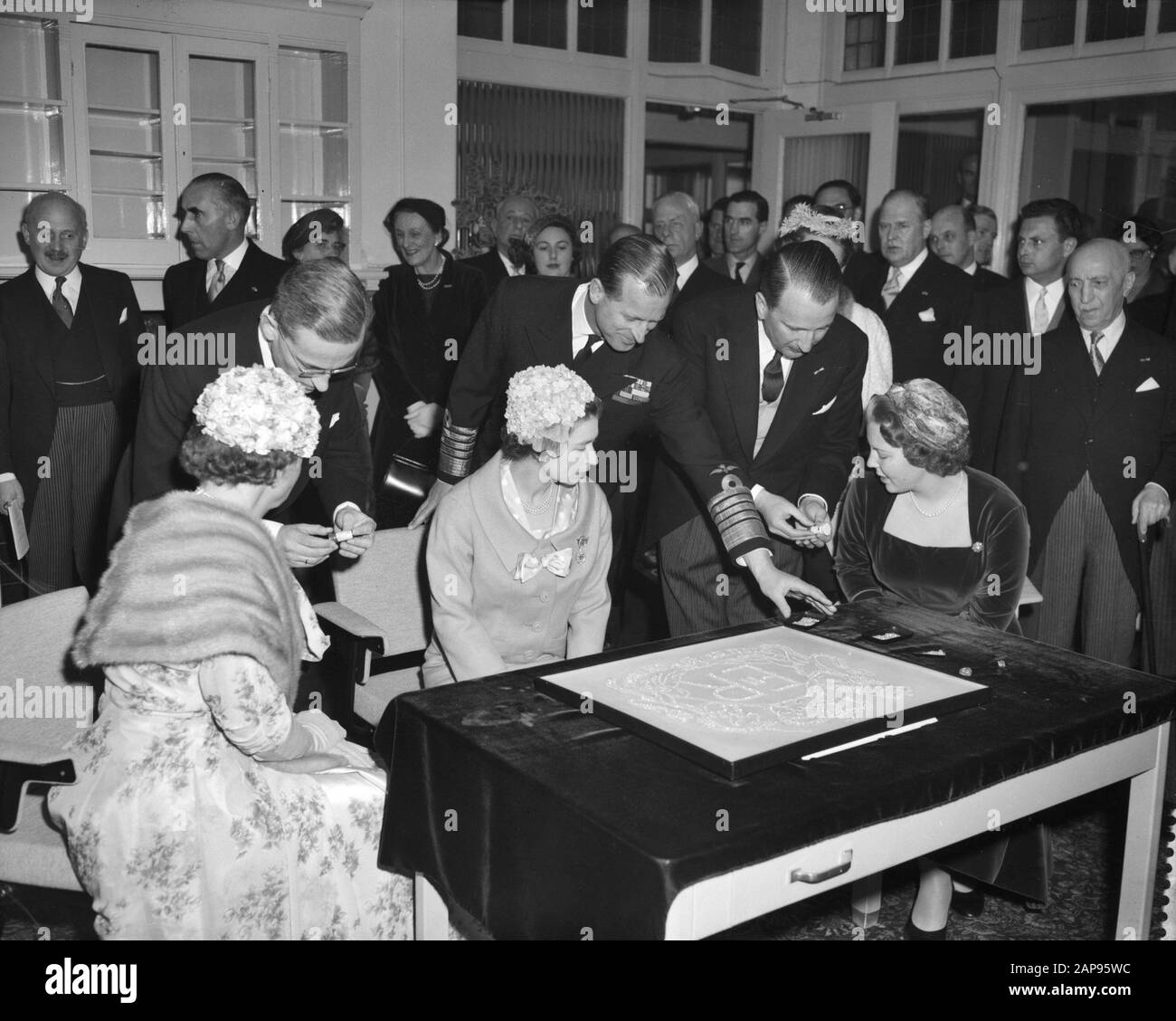 Besuch der königlichen Gäste in Asscher Diamant Schneidedatum: 25. März 1958 Schlüsselwörter: Gäste, Besuche persönlicher Name: Asscher Diamant schneiden Stockfoto