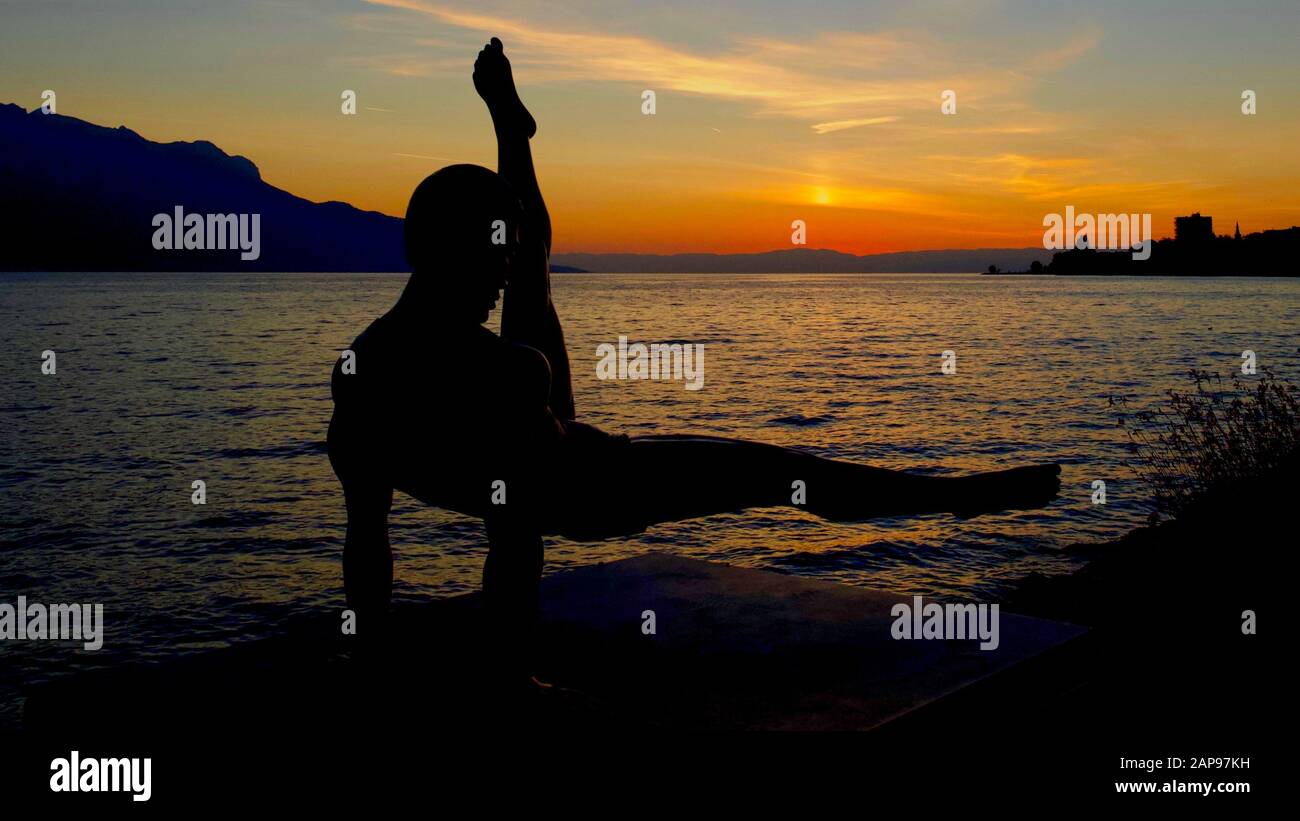Li Ning Statue "le Prince de la gymnastique" von Sébastien Gouezigoux. Genfersee, Montreux, Kanton Waadt, Schweiz. Stockfoto