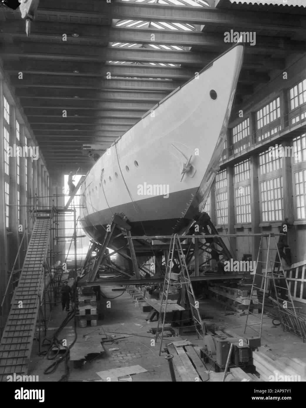 Bau Dreimaster Shoeneryacht Carita bei De Vries Lentsch Datum: 3. April 1959 Schlagwörter: Bau, Shoeneryachten Personenname: De Vries Lentsch Stockfoto