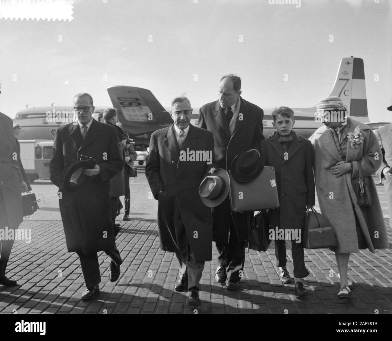 Ankunft Außenminister mr. J. M. A. H. Luns auf Schiphol Datum: 11. april 1959 Stockfoto