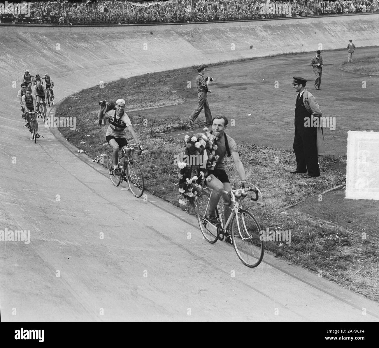 Bogaerts (B) Voorop mit Kranz Datum: 9. Juni 1951 Schlagwörter: Rad-Personenname: Bogaerts Stockfoto