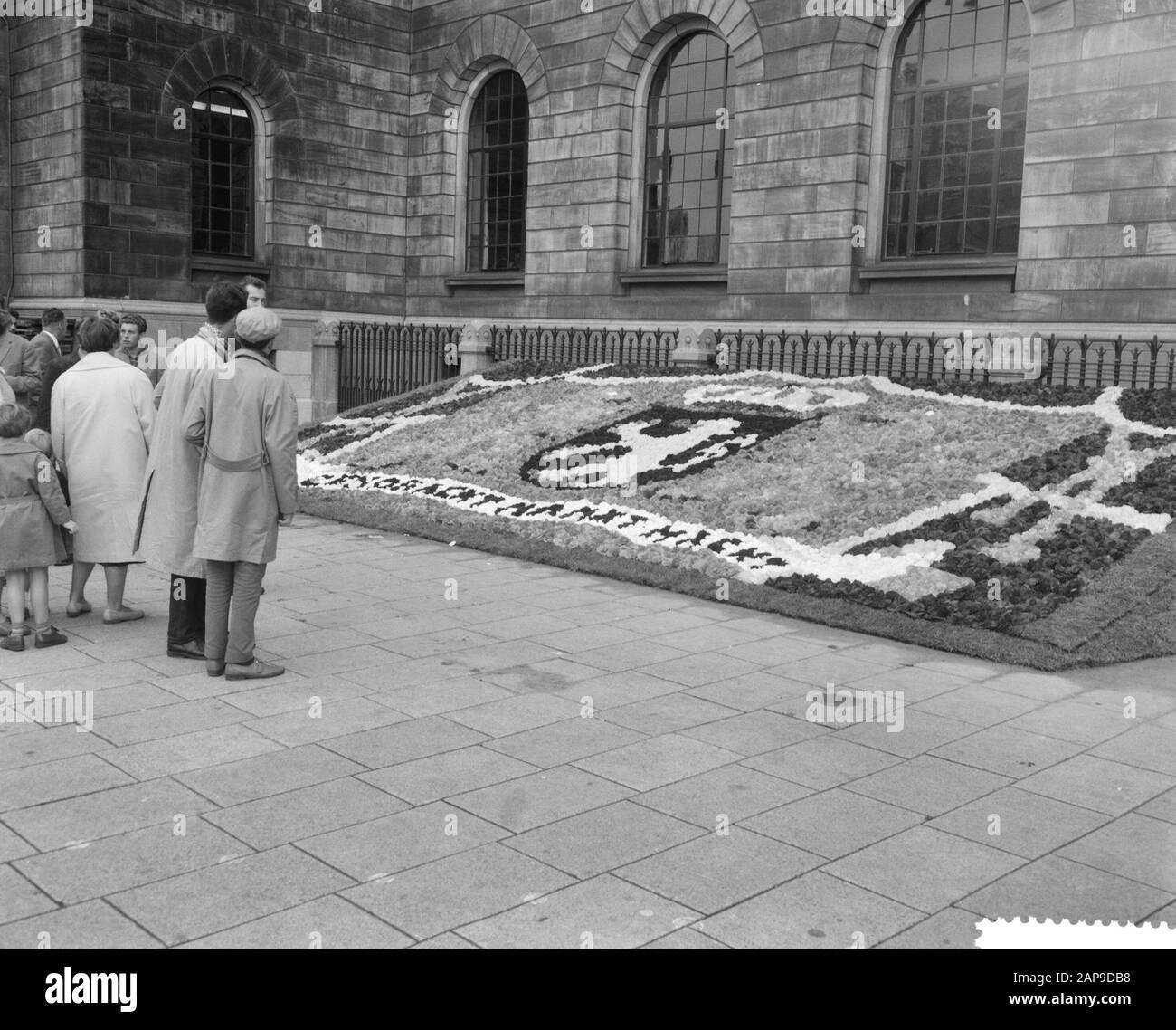 Belgischer Tag in Floriade, Blumenmosaik für das Rotterdamer Rathaus am Coolsingel Datum: 2. September 1960 Stockfoto