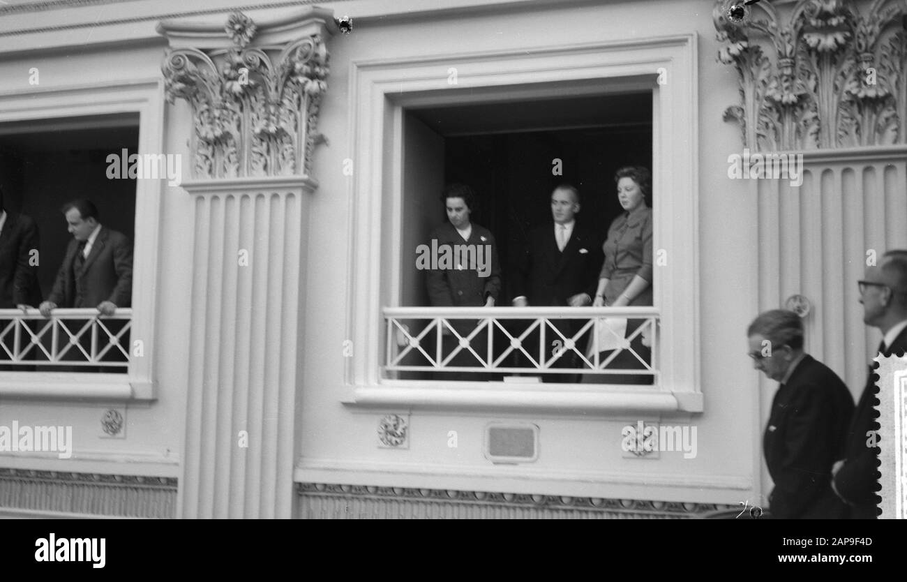 Berücksichtigung des Staatshaushalts für Auswärtige Angelegenheiten im Repräsentantenhaus, v. l. C. C. Wijne mr. A. C. de Rider und Prinzessin Beatrix Datum: 21. Februar 1961 Schlüsselwörter: Auswärtige Angelegenheiten, Staatshaushalte, Behandlungen persönlicher Name: Beatrix, Prinzessin, Miss M. C. C. Weine Stockfoto