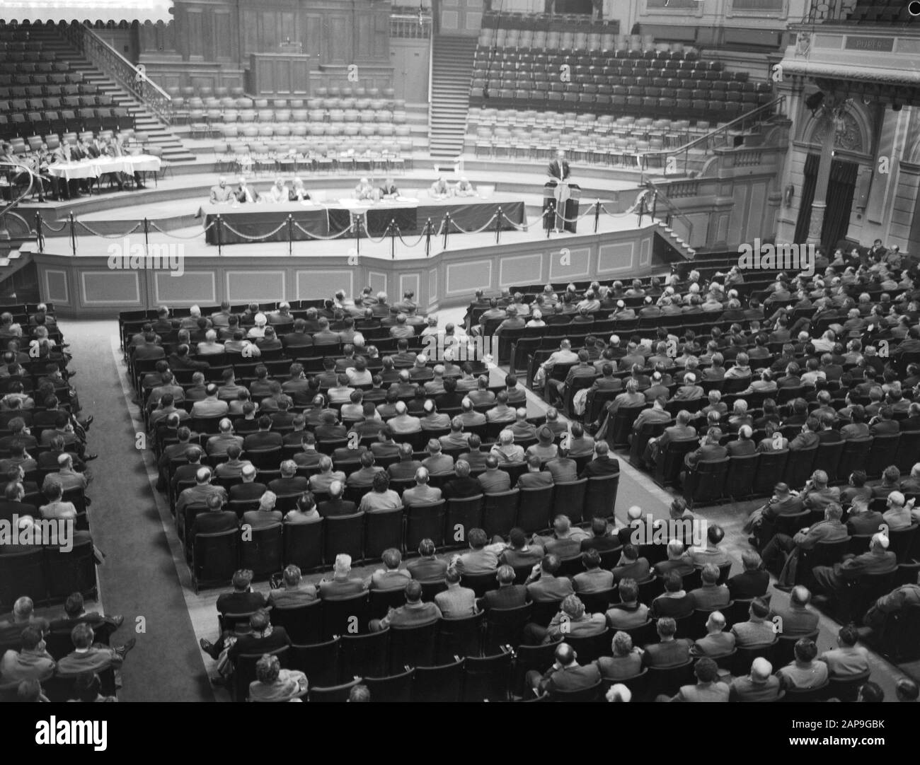 Demonstration der Gemeindearbeiter für eine 5-tägige Arbeitswoche im Concertgebouw. Überblick im Raum Datum: 8. Mai 1961 Schlagwörter: KONZERTGEBÄUDE, Demonstrationen, Übersichten, Arbeitswochen Stockfoto
