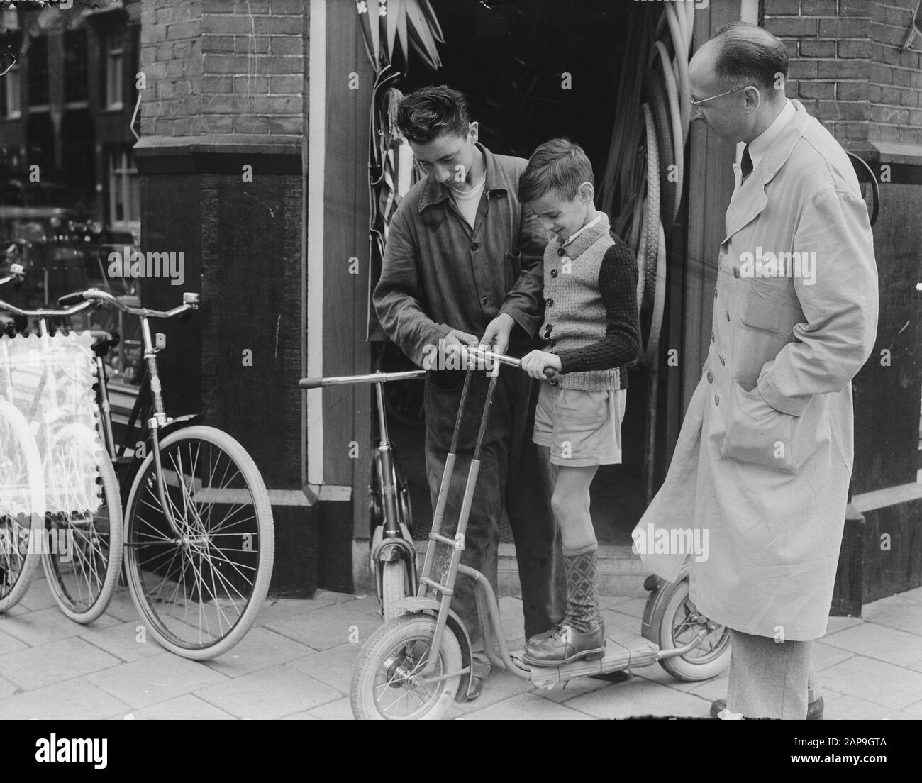 Autoped mit Lenker beweglich Datum: 24. Juli 1951 Ort: Amsterdam Schlagwörter: Autopeds Stockfoto