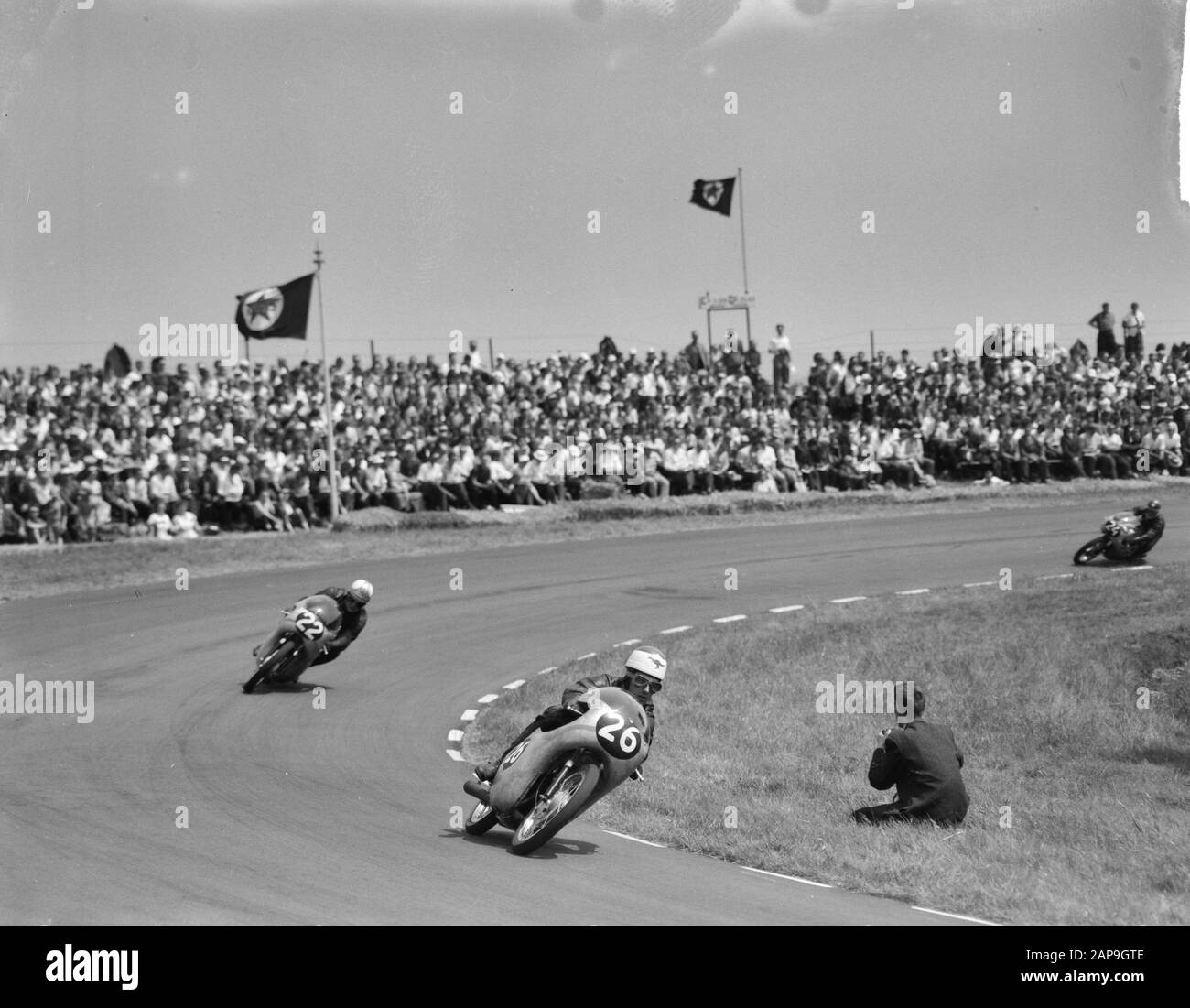 TT Assen 1961 Beschreibung: 125 cc Rennen. Ausgabe 26 Tom Phillis auf Honda und Nummer 22 Mike Hailwood auf Honda Datum: 24. Juni 1961 Ort: Axis Keywords: Rennen, Motorsport-Personenname: Hailwood, Mike, Phillis, Tom Institution Name: TT Stockfoto