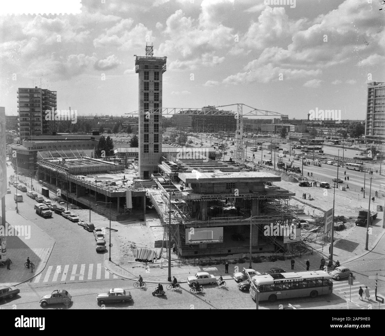 Construction Hilton Hotel Datum: 9. August 1961 Schlagwörter: Name der Baufirmen: Hilton Hotel Stockfoto