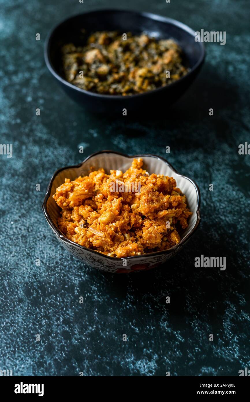 Traditionelles indisches Dessert Gajar ka halwa/Halva mit Spinach Lamb Palak. Bereit zum Servieren. Stockfoto