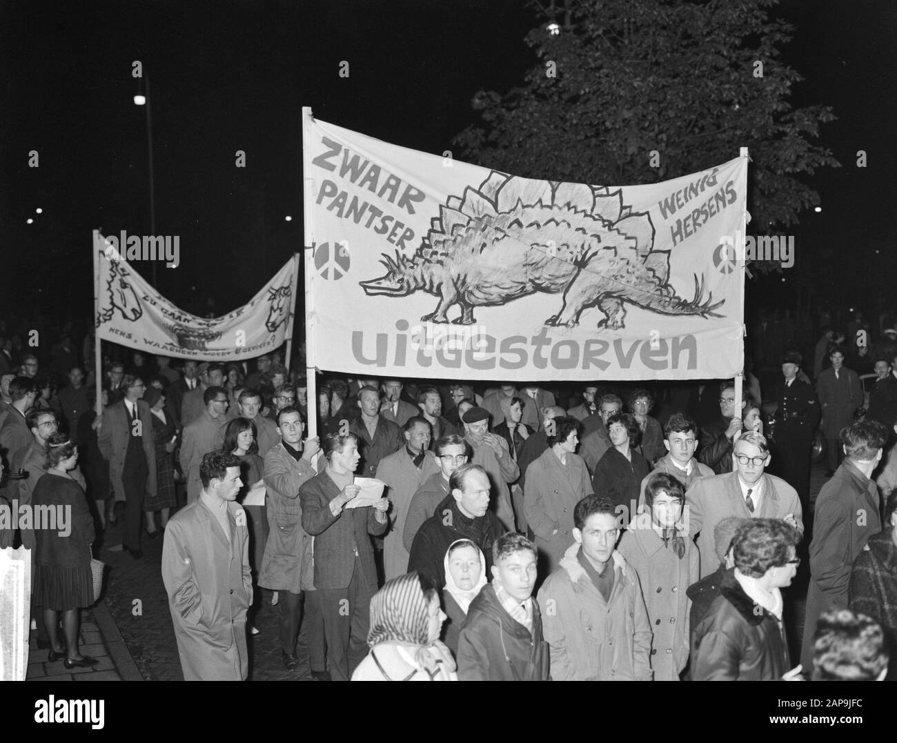 Anti-Atomic Mars zur russischen Botschaft. Der märz zur Botschaft Datum: 25. Oktober 1961 Schlüsselwörter: Botschaften Stockfoto