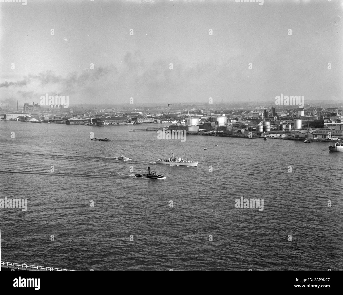 Besuchen Sie das nigerianische Schlachtfeld Anguguguu in Amsterdam. Am Tag der Ruyterkade: 2. Februar 1962 Ort: Amsterdam, Nigeria Schlüsselwörter: Besuche Stockfoto