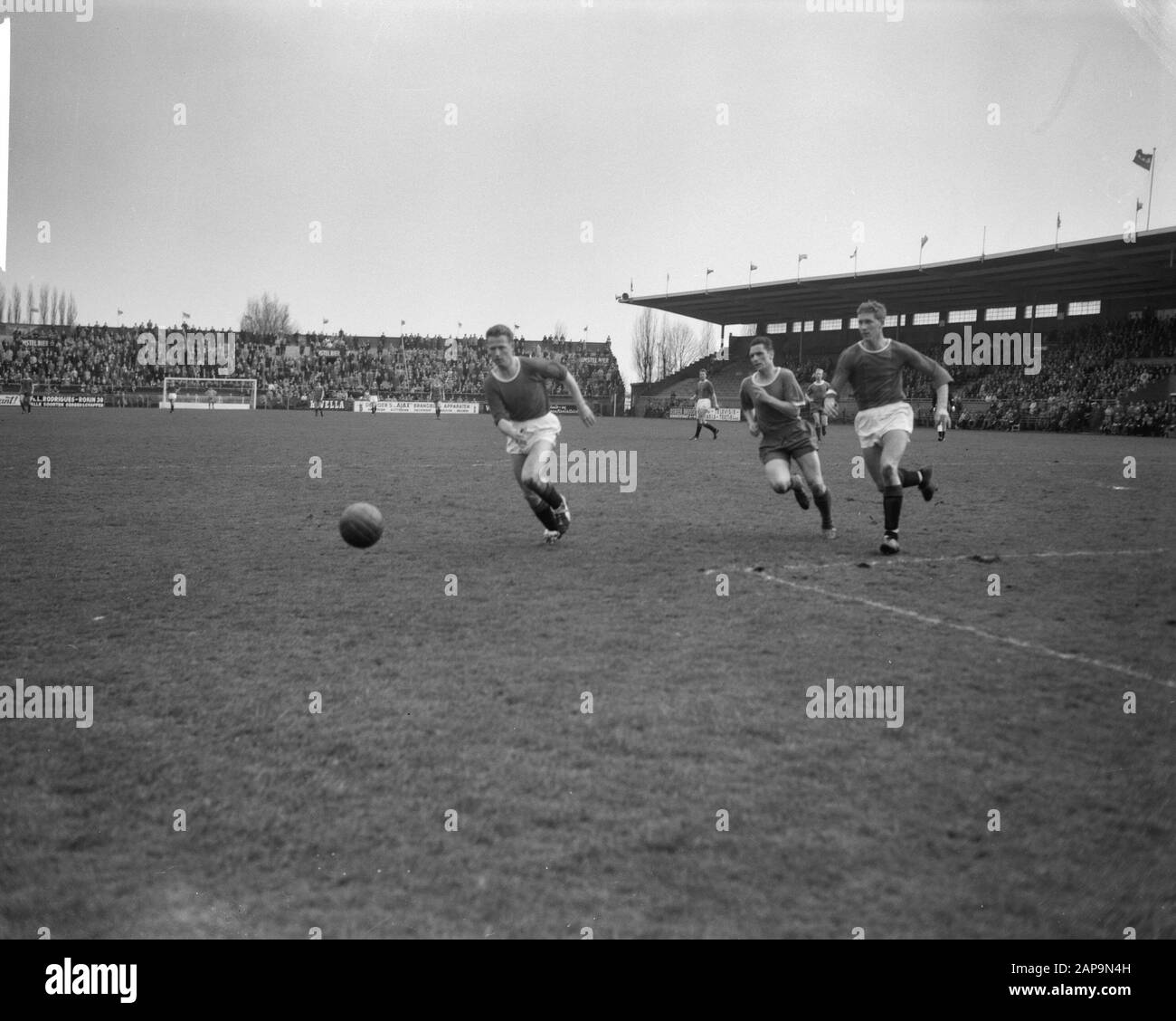 AJAX gegen ADO 1-2 Spielmoment ADO-Tordatum: 23. april 1962 Schlagwörter: Sport, Name der Fußballeinrichtung: ADO, AJAX Stockfoto