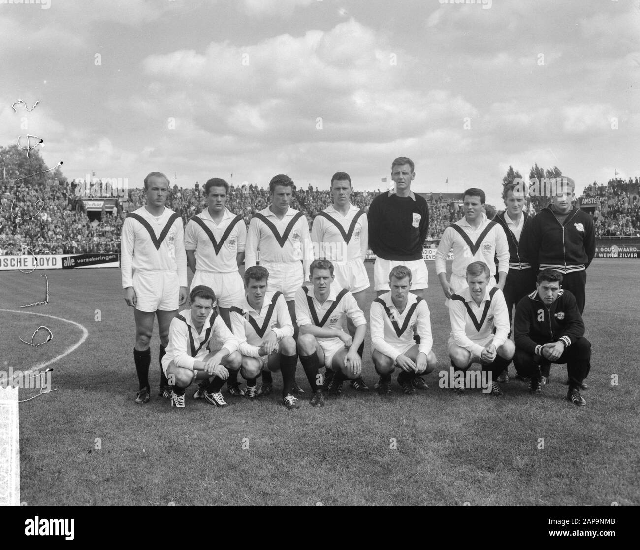 AJAX gegen Heracles 1-0, Team Heracles Datum: 26. August 1962 Schlagwörter: Teams, Sport, Fußball Personenname: Heracles Institution Name: AJAX Stockfoto