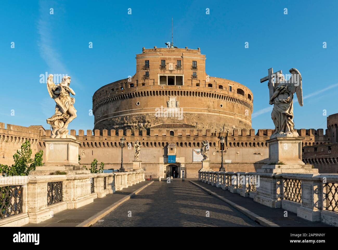 Brücke Sant'Angelo (ponte) und Burg (castel), Rom, Italien Stockfoto