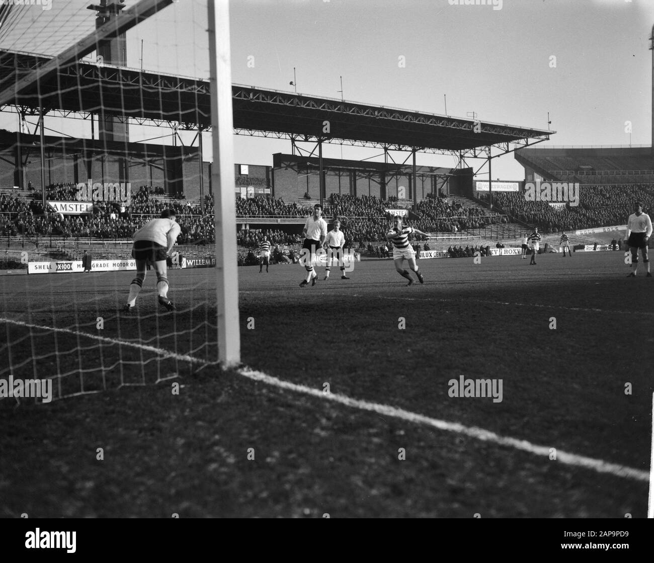 Blau-weißem gegen NAC 1-1, spielen moment Datum: Dezember 2, 1962 Keywords: Spielen Momente, Sport, Fußball Institution Name: Blau-weiß, NAC Stockfoto
