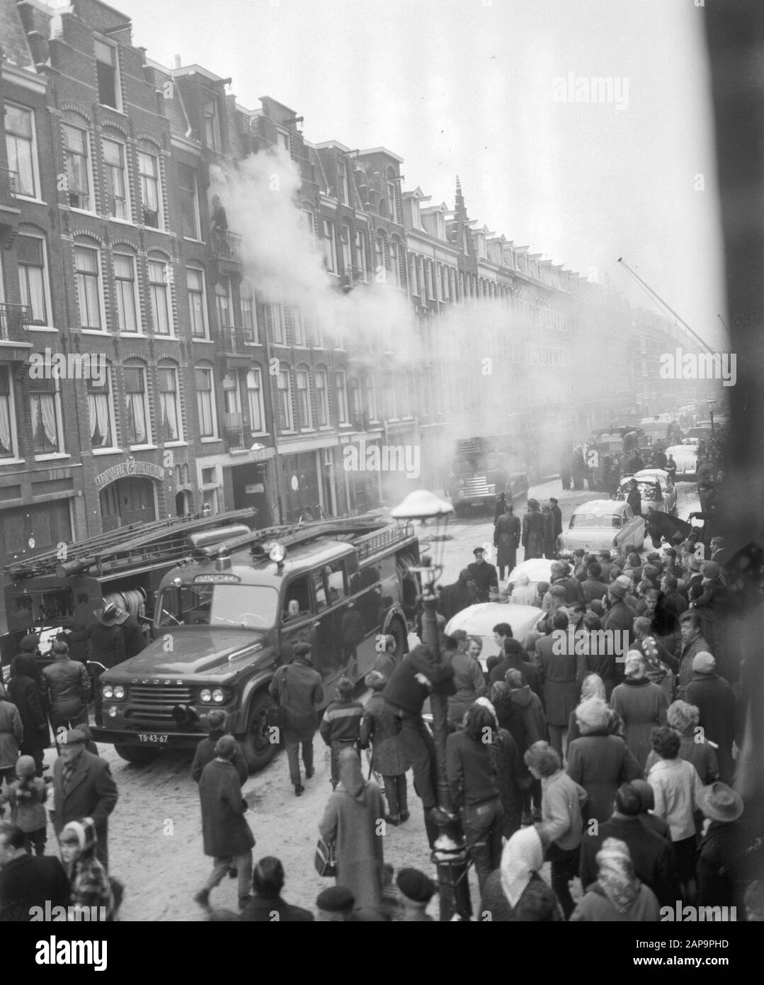 Brand Borgerstraat Amsterdam Datum: 28. Dezember 1962 Ort: Amsterdam, Noord-Holland Schlüsselwörter: Brennender persönlicher Name: Borgerstraat Stockfoto