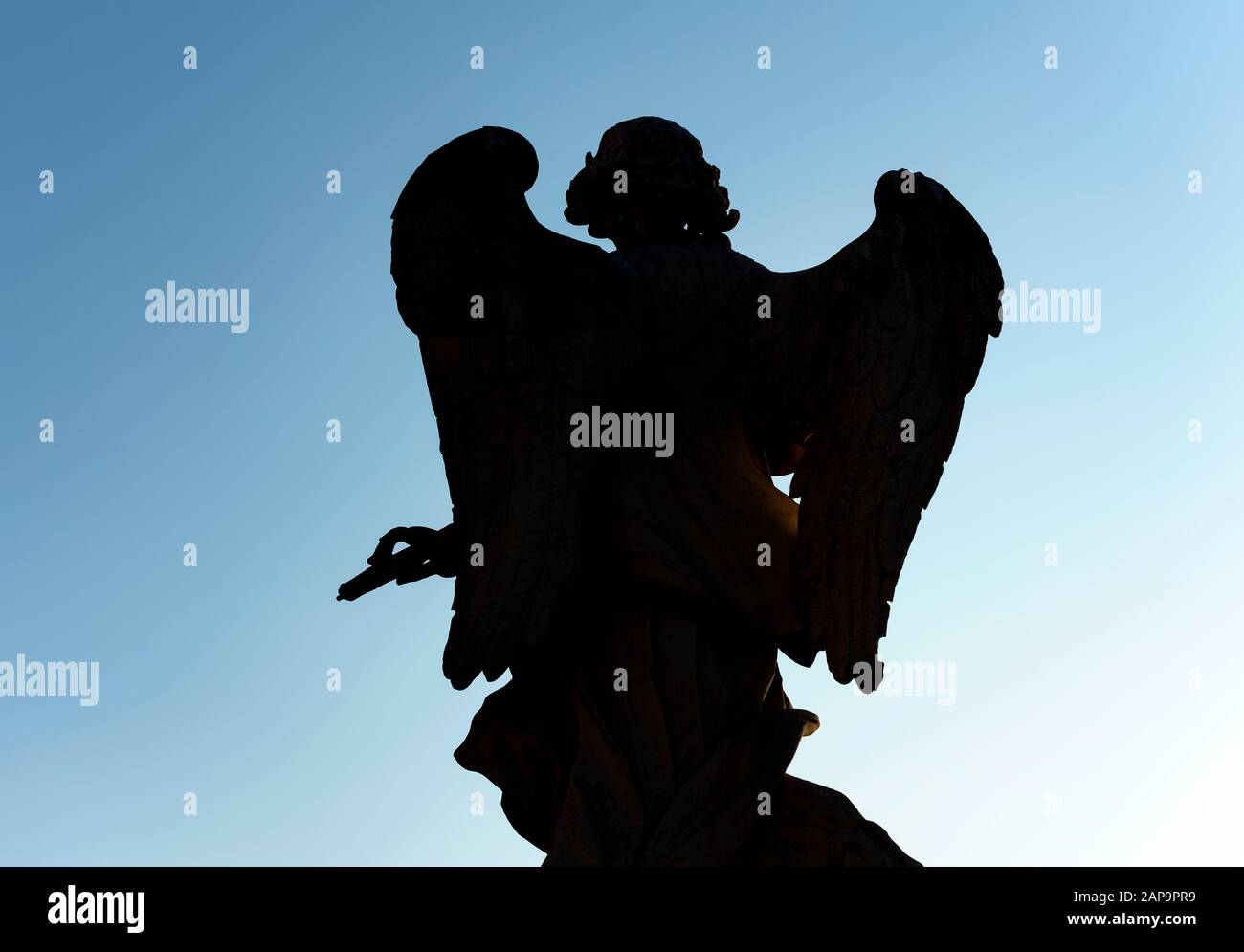 Silhouette der Engelsstatue, Brücke Ponte Sant'Angelo, Rom, Italien Stockfoto