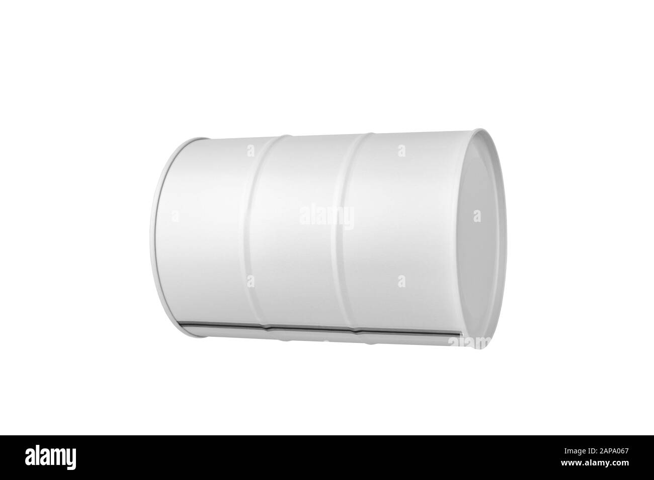 Metallfass liegt auf seiner Seite auf weißem Hintergrund isoliert Nahaufnahme, Ölfass, Stahlfass, leere geschlossene Blechdose, Aluminiumgehäuse, Erdöllagerung Stockfoto