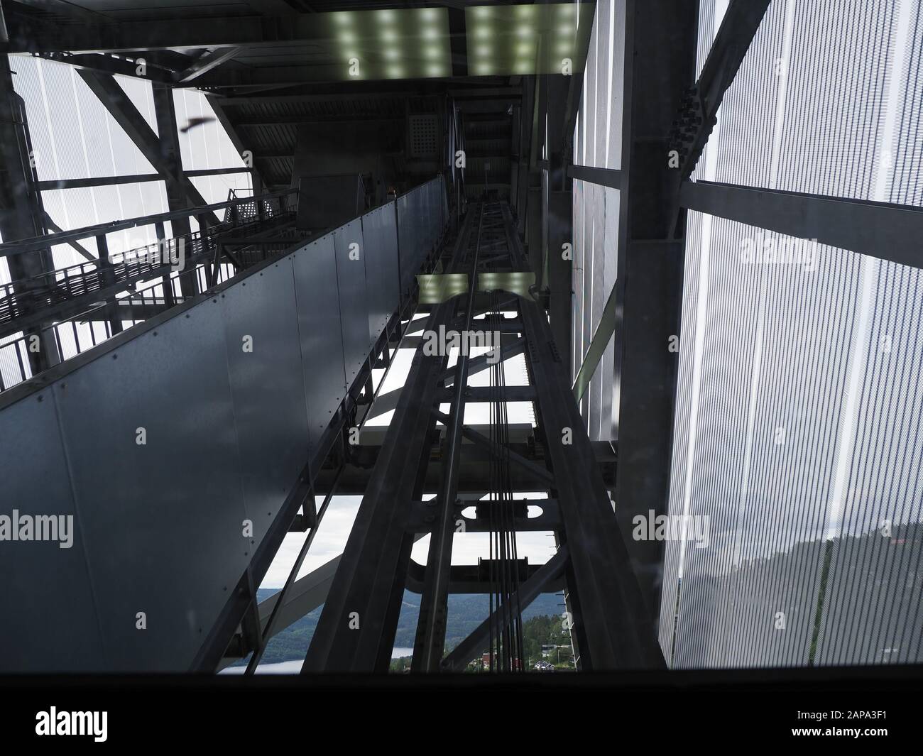 Der Bau des Skisprung-Aufzugs in Holmenkollen in der Nähe der europäischen Hauptstadt Oslo in Norwegen Stockfoto