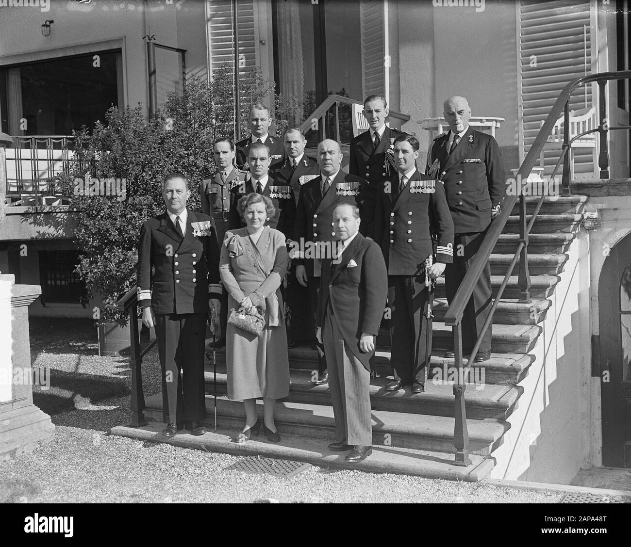 Besuch des kanadischen Admiral in Königin Juliana am Soestdijk Datum: 13. Oktober 1950 Ort: Soestdijk, Utrechter Schlüsselwörter: Königin, Admirale, Besuche persönlicher Name: Juliana (Königin Niederlande) Stockfoto
