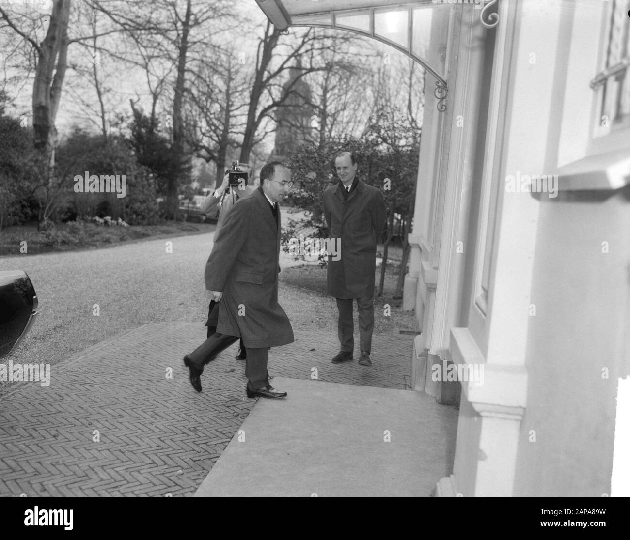 Die Kabinettskrise, herr. CALs bei Ankunft Datum: 17. März 1965 Schlüsselwörter: KABINETSCRISIS, Ankunft persönlicher Name: CALs, Jo Stockfoto