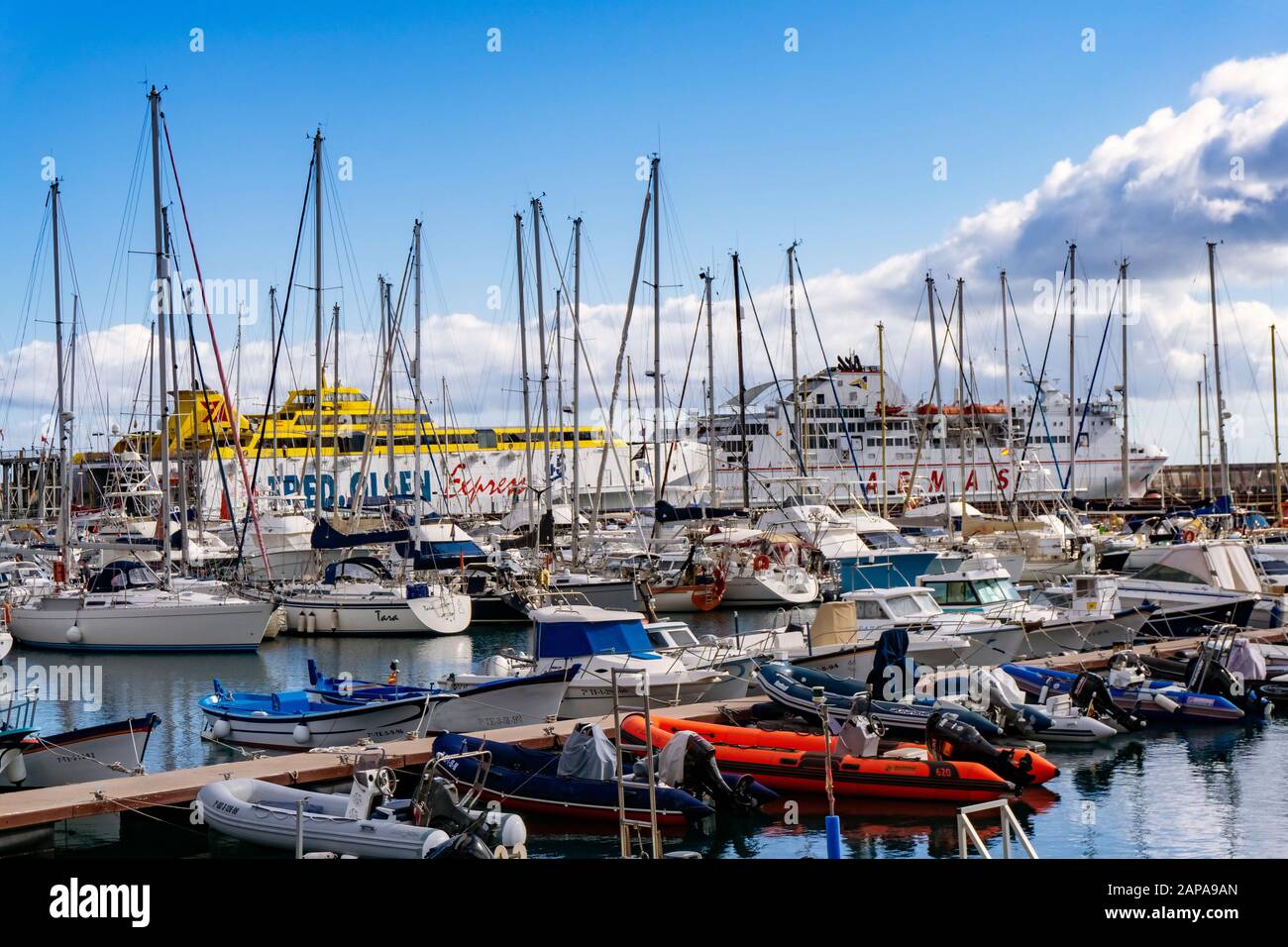 Blick über den Hafen von San Sebastián auf der Kanareninsel La Gomera Stockfoto