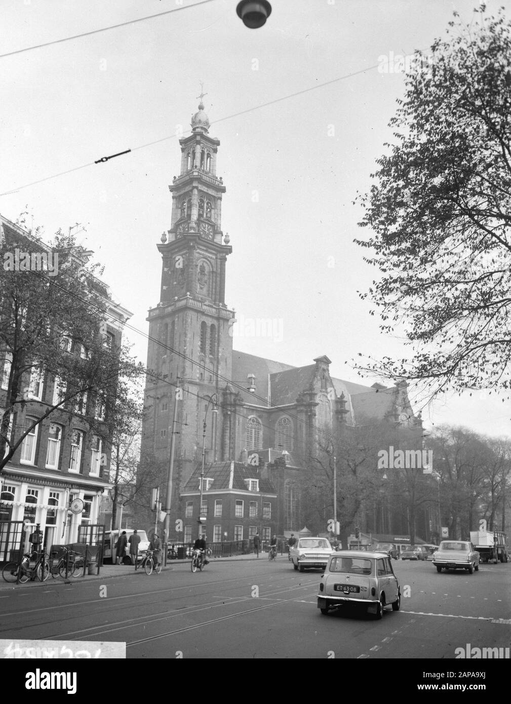 Palast am Staudamm und am Westerkerk in Amsterdam Beschreibung: De Westerkerk Datum: 9. November 1965 Standort: Amsterdam, Noord-Holland Schlüsselwörter: Architektur, Kirchenbauten, Stadtplastiken, Türmen Institutionenname: Westerkerk Stockfoto