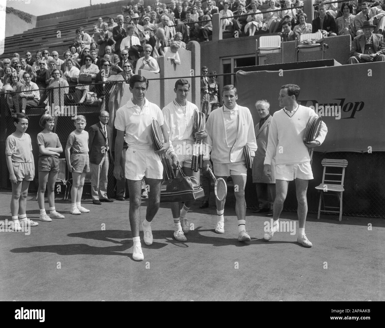 Daviscup-Spiel Niederlande gegen Südafrika, das Double v.l.n.r. Deepraam, McKeith, Hajer und Okker nach dem Schlachtedatum: 15. Mai 1966 Ort: Niederlande, Südafrika Schlagwörter: Tennis Persönlicher Name: Diepraam, Hajer, Mckeith Stockfoto