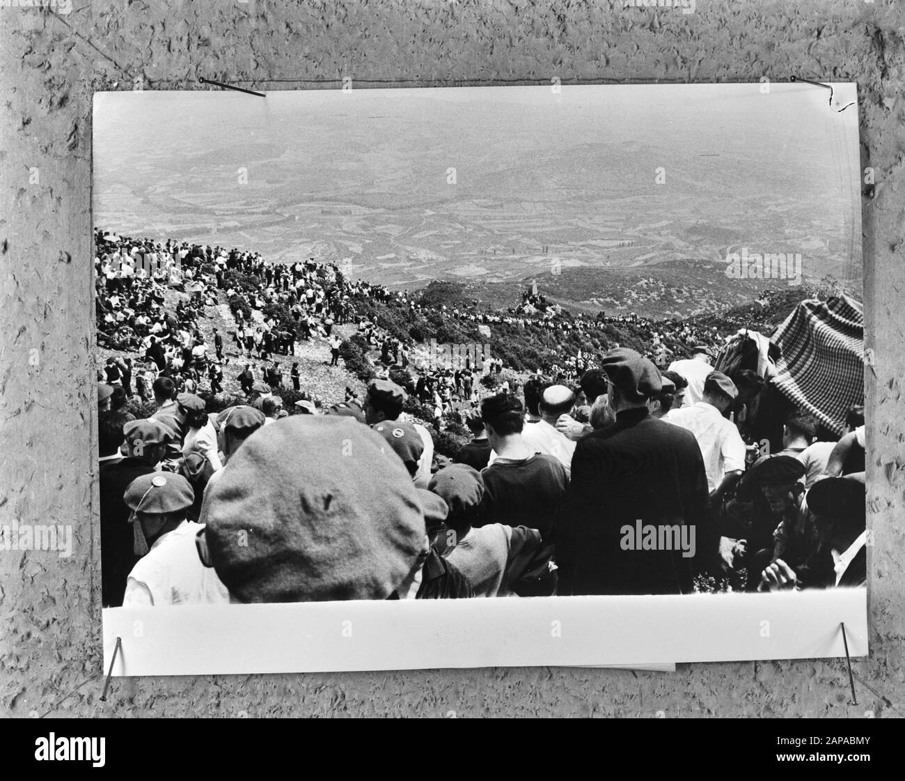 Treffen von Carlisten (politische Bewegung in Spanien) im Montejurra im spanischen Baskenland in Navarra Beschreibung: Treffen, Karlisten, politische Bewegungen Datum: 6. August 1969 Ort: Navarra, Spanien Schlüsselwörter: Treffen, Karlisten, politische Bewegungen Stockfoto