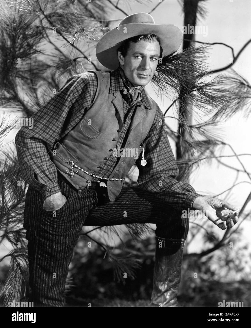 Gary COOPER Publicity Portrait AS Texas Ranger Dusty Rivers in NORTH WEST MOUNTED POLICE 1940 Director CECIL B. De MILLE Paramount Pictures Stockfoto