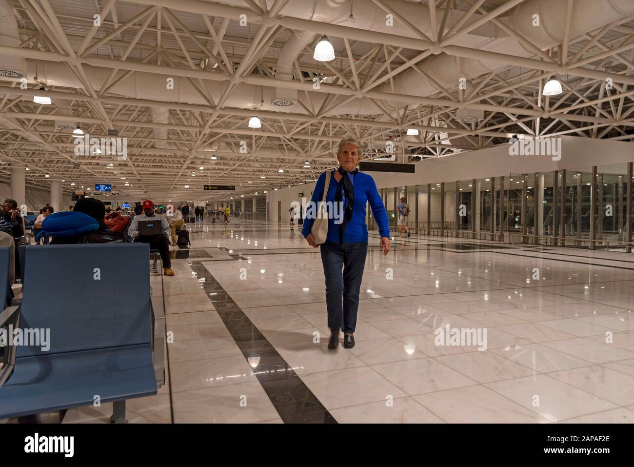 Addis Abeba, Äthiopien. Dezember 2019. Innenbereich des Abteilungsterminals am internationalen Flughafen Bole, Addis Abeba, Äthiopien. Stockfoto