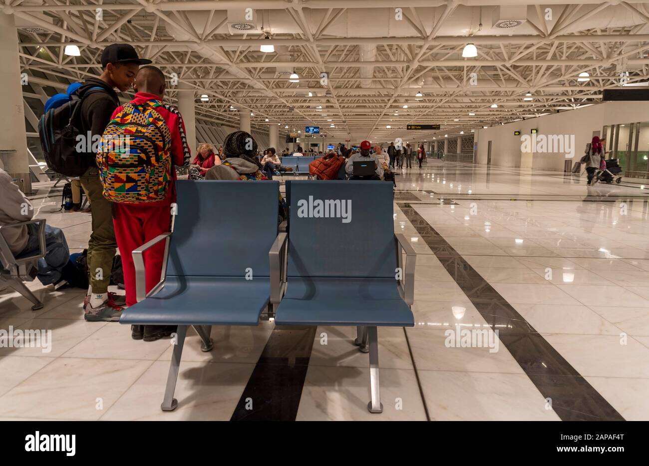 Addis Abeba, Äthiopien. Dezember 2019. Innenbereich des Abteilungsterminals am internationalen Flughafen Bole, Addis Abeba, Äthiopien. Stockfoto