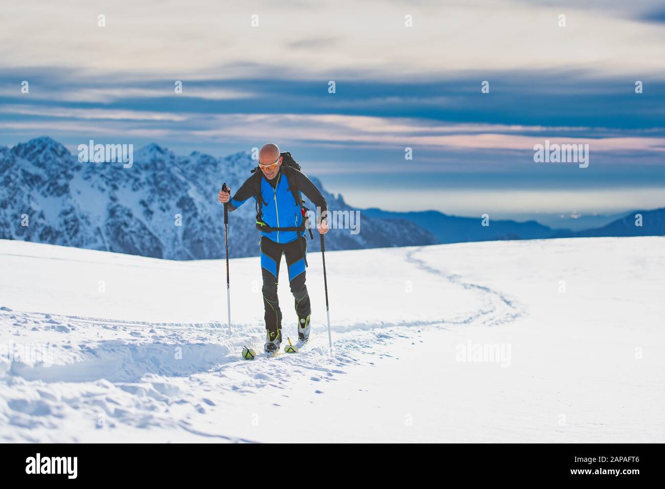 Ski De Randonnée auf dem Alpenplateau Stockfoto