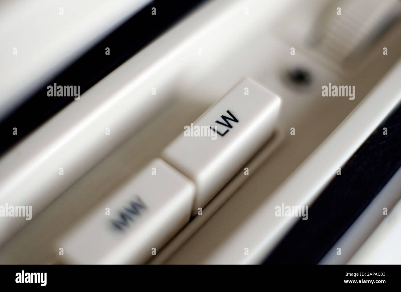 LW-Wellenlängentaste auf Vintage-Busch-Radio Stockfoto