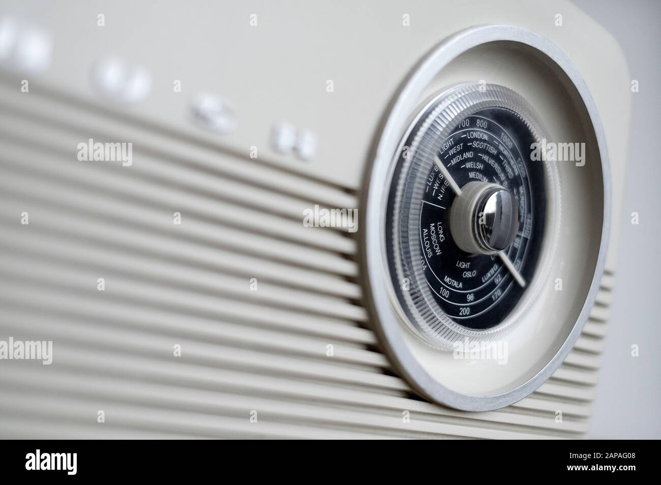 Tuning Dial auf Vintage-Busch-Radio Stockfoto