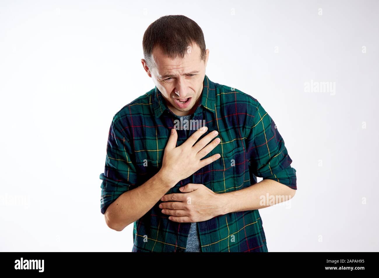 Mann starke Schmerzen in der Brust, schlechte Gesundheit, Krankheit Stockfoto